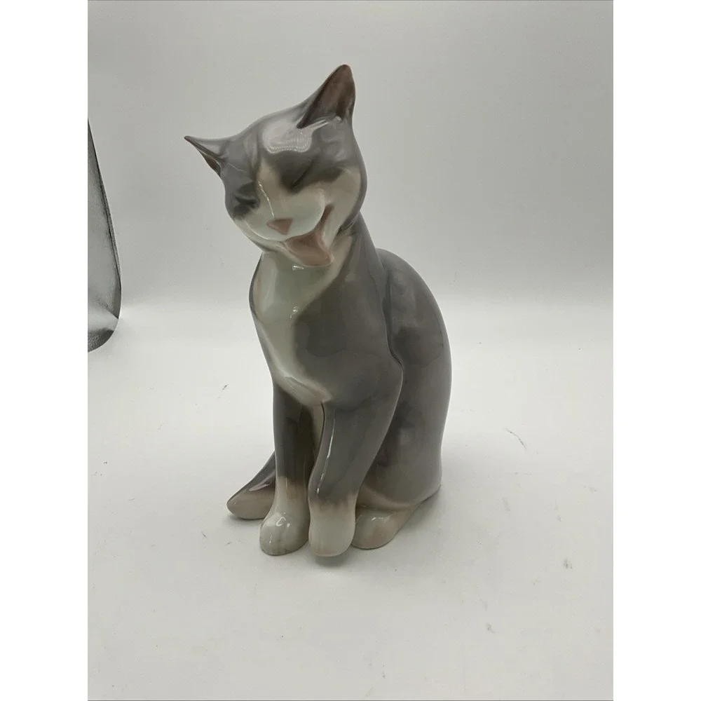 Royal Copenhagen B&G Porcelain Gray Cat Figurine #2256 Denmark Rubin Collection
